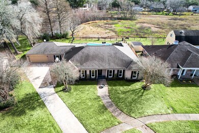 389 Dawn Hill Dr, Friendswood, TX 77546 - photo 2