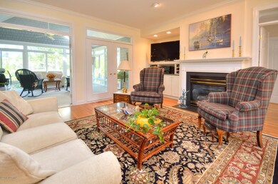2820 Marsh Point Ln SE-large-007-2-Livin