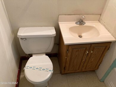 1702.N.Tyndall.Bathroom.2