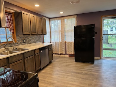 201 E Clarinda Ave, Shenandoah, IA 51601 - photo 6