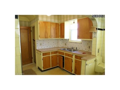 Roomy and bright kitchen