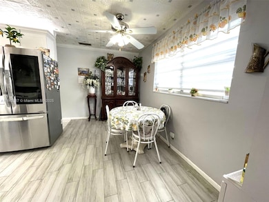 Eat-in Kitchen