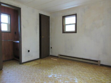 Bedroom w/half bath
