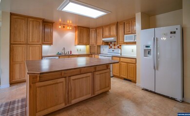 8233 S Monte Cristo Rd, Woodburn, OR 97071 - photo 7