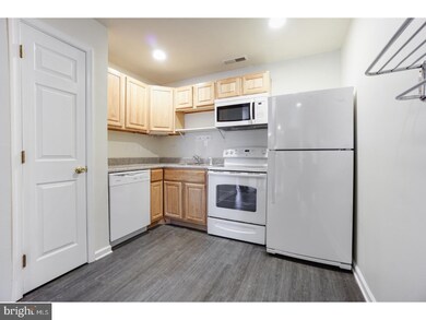 450 Germantown Pike unit 3, Lafayette Hill, PA 19444 - photo 4