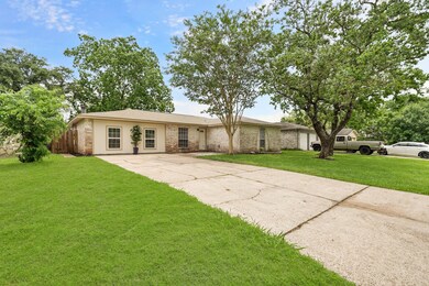 16723 Barcelona Dr, Friendswood, TX 77546 - photo 3