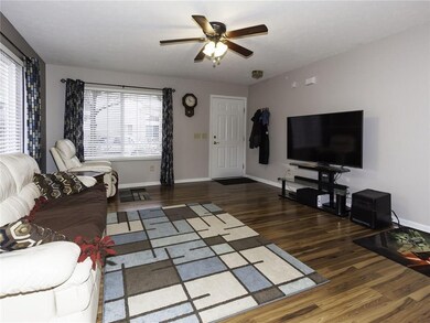 556 Scotch Pine Dr, Greenwood, IN 46143 - photo 3