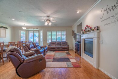 1731 N Overland Trails Dr-042