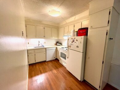 79 Walnut St unit 11, Newtonville, MA 02460 - photo 5