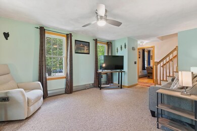 11 Spruce St, Londonderry, NH 03053 - photo 5