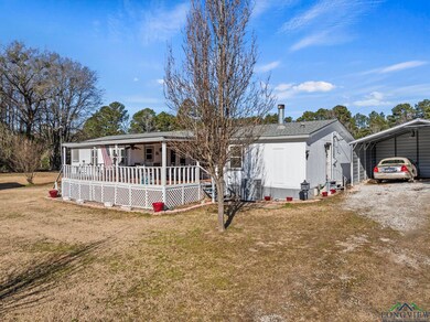 Manufactured / mobile home with central AC, a fron