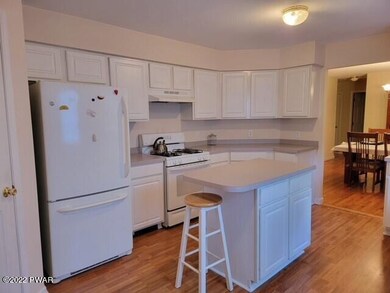 158 Birch Leaf Dr, Milford, PA 18337 - photo 2