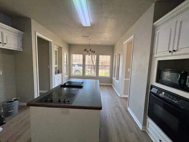 1004 Abbots Ln, Denton, TX 76205 - photo 5