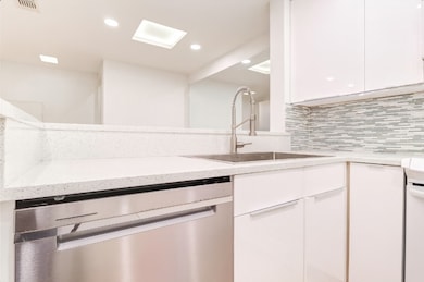 2829 Timmons Ln unit 167, Houston, TX 77027 - photo 4