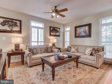 9978 Cyrandall Dr, Oakton, VA 22124 - photo 3