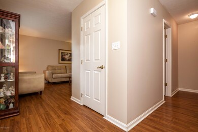 7503 Newton Dr, Louisville, KY 40228 - photo 3