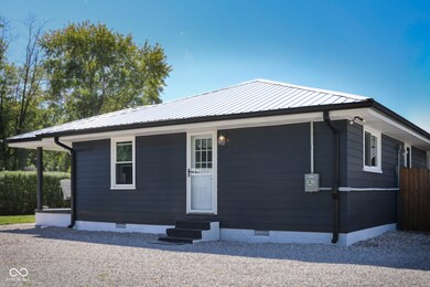 704 Della Rd, Columbus, IN 47203 - photo 4