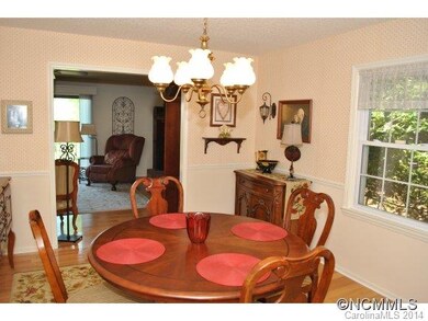 9 Elmwood Ln, Asheville, NC 28803 - photo 6