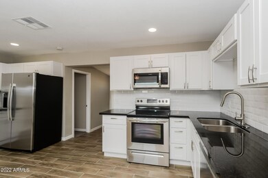 004-photo-kitchen-11684457