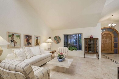 06LivingRoomEntry.jpg