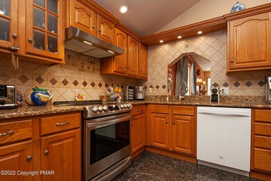 174 Starlight Dr, Effort, PA 18330 - photo 5