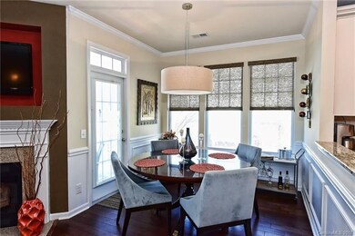 Breakfast/ Dining Area