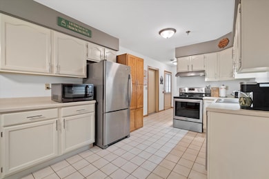1507 Clarence
