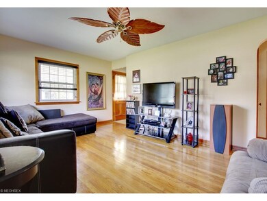 Beautiful hardwood floors flowing from this space 