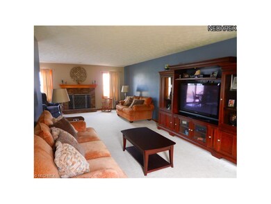 OPEN FLOOR PLAN FEATURES LIVING ROOM - FAMILY ROOM