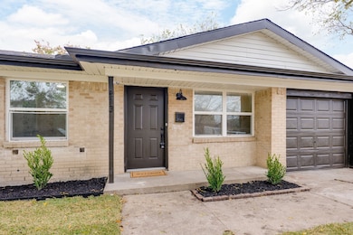 813 Bluebonnet Ln, Mesquite, TX 75149 - photo 2