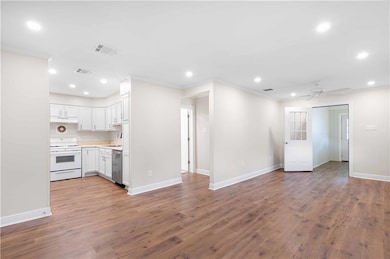 Den/Kitchen