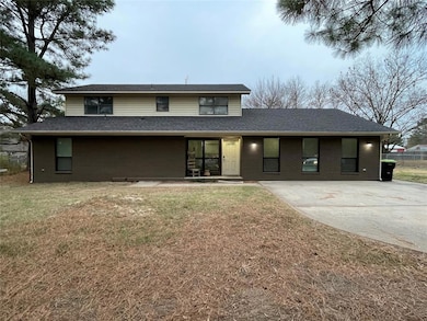 520 Adams St, Holdenville, OK 74848 - photo 2