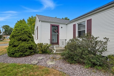 114 Brookside Cir, Springfield, MA 01129 - photo 6