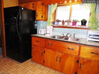 2421 E 30th St, Lorain, OH 44055 - photo 4