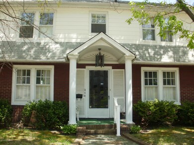 210 Oxford Way 002