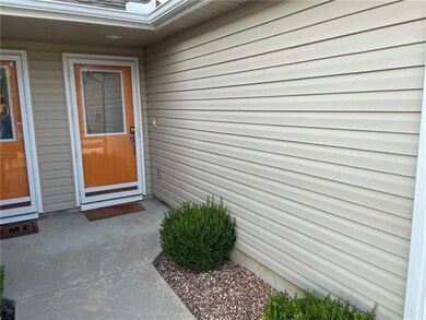 264 Pointe Ln, Raymore, MO 64083 - photo 3