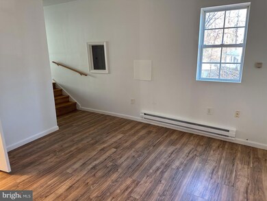 18412 Woodland Dr unit APARTMENT A, Triangle, VA 22172 - photo 2