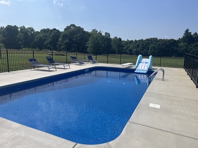 341 Trent Rd, Lafayette, TN 37083 - photo 3