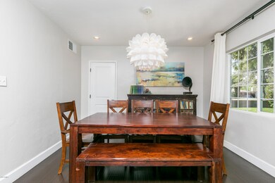 3825 N 35th Pl-8
