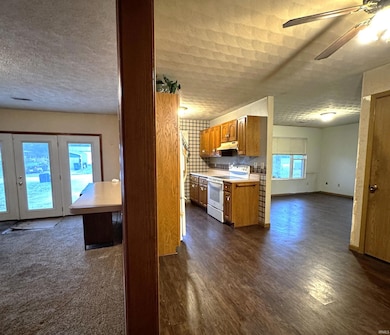 405 Dean St, Mitchell, IN 47446 - photo 4