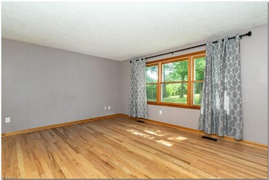 231 N Bissell Rd, Aurora, OH 44202 - photo 5