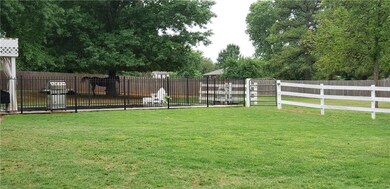 876 Squirrel Ct, Tuttle, OK 73089 - photo 3