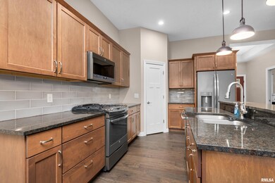 2643 Pheasant Creek Cir, Davenport, IA 52807 - photo 5