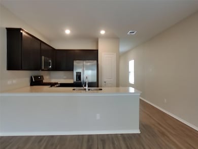 Kitchen with appliances with stainless steel fini