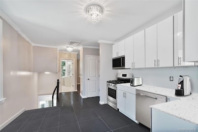 192 Ashford Ave unit 2, Dobbs Ferry, NY 10522 - photo 2