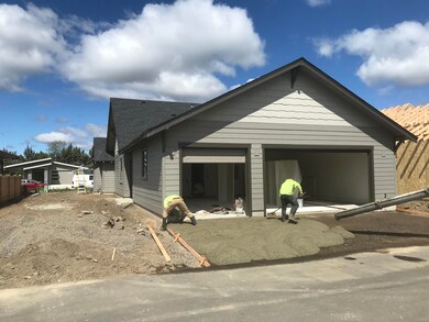 742 NW Rimrock Dr, Redmond, OR 97756 - photo 3