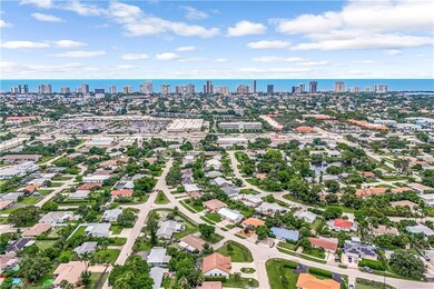 Close proximity to Naples beaches