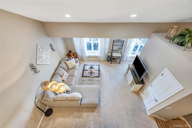 100 Weatherby Ln unit 100, Central Islip, NY 11722 - photo 6