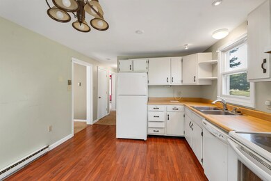 21 High St, Stratham, NH 03885 - photo 5