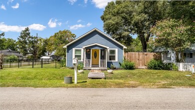 508 S Walnut St, Tomball, TX 77375 - photo 3